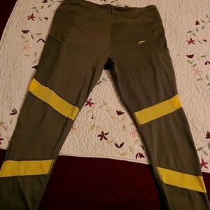 Flag Nor Fail Rush Olive Leggings in an XL
